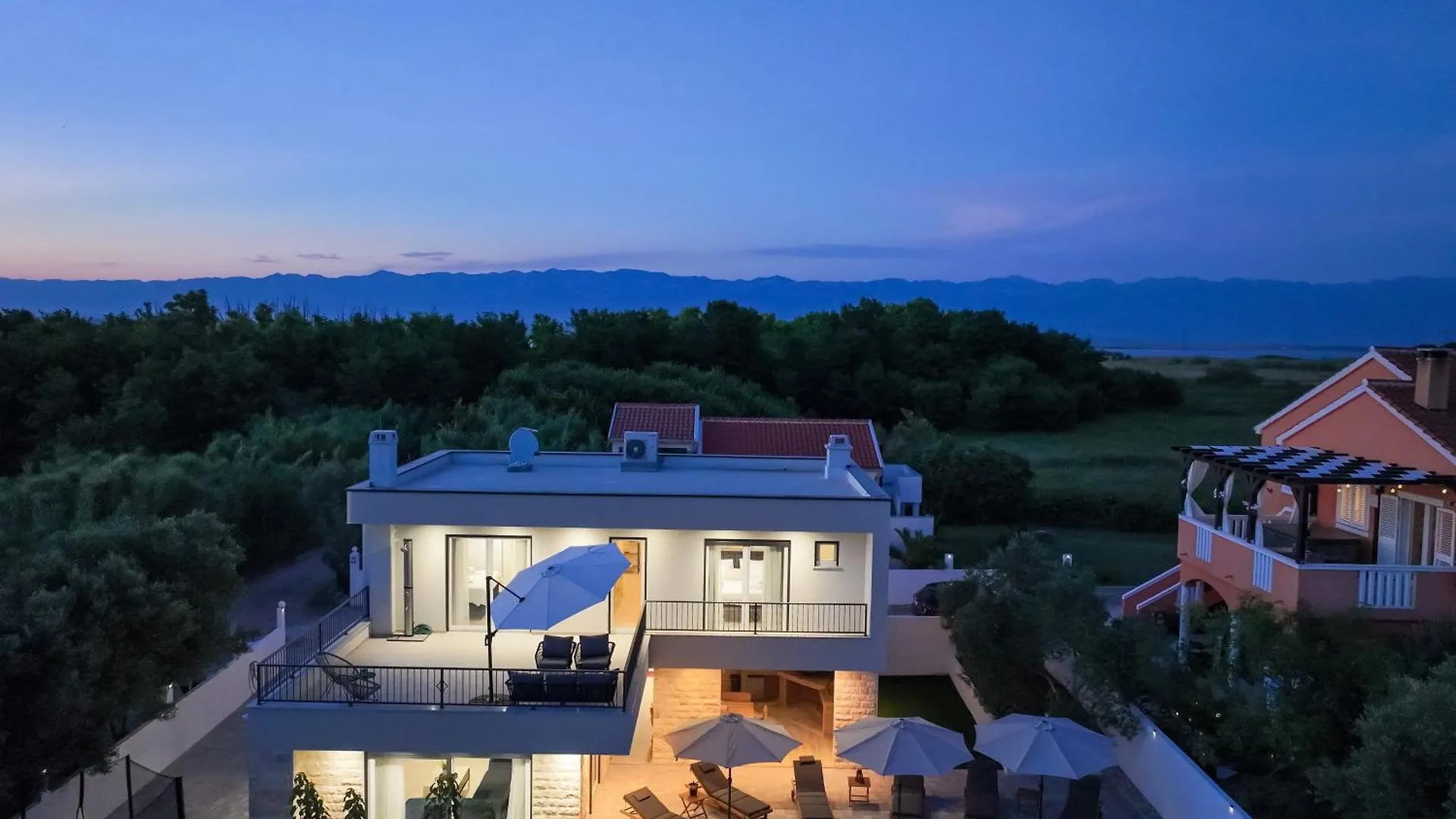 Crowonder Villa Bura With Heated Swimming Pool And Jacuzzi Privlaka  Kroatien