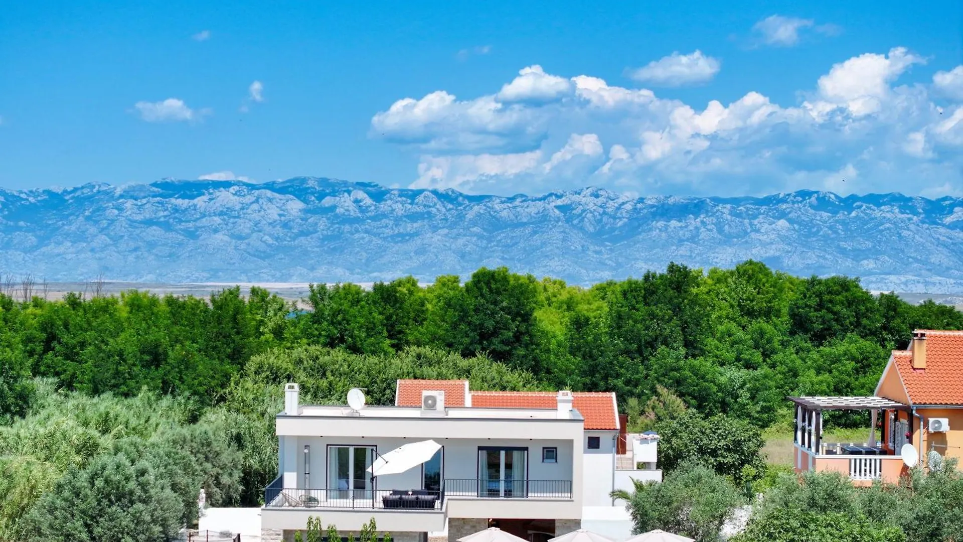Crowonder Villa Bura With Heated Swimming Pool And Jacuzzi Privlaka