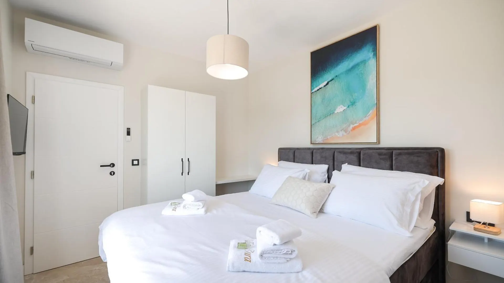 Crowonder Villa Bura With Heated Swimming Pool And Jacuzzi Privlaka  Kroatien