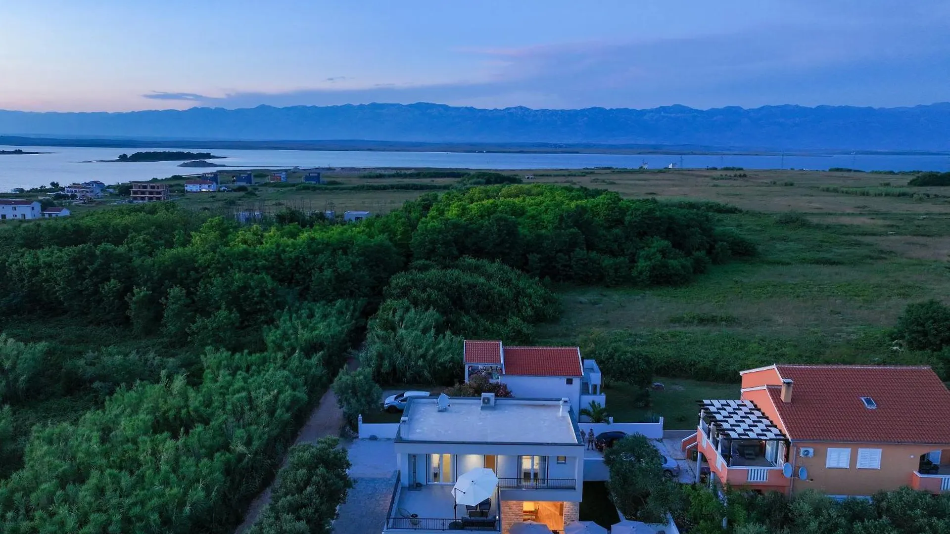 Crowonder Villa Bura With Heated Swimming Pool And Jacuzzi Privlaka  Privlaka (Zadar)