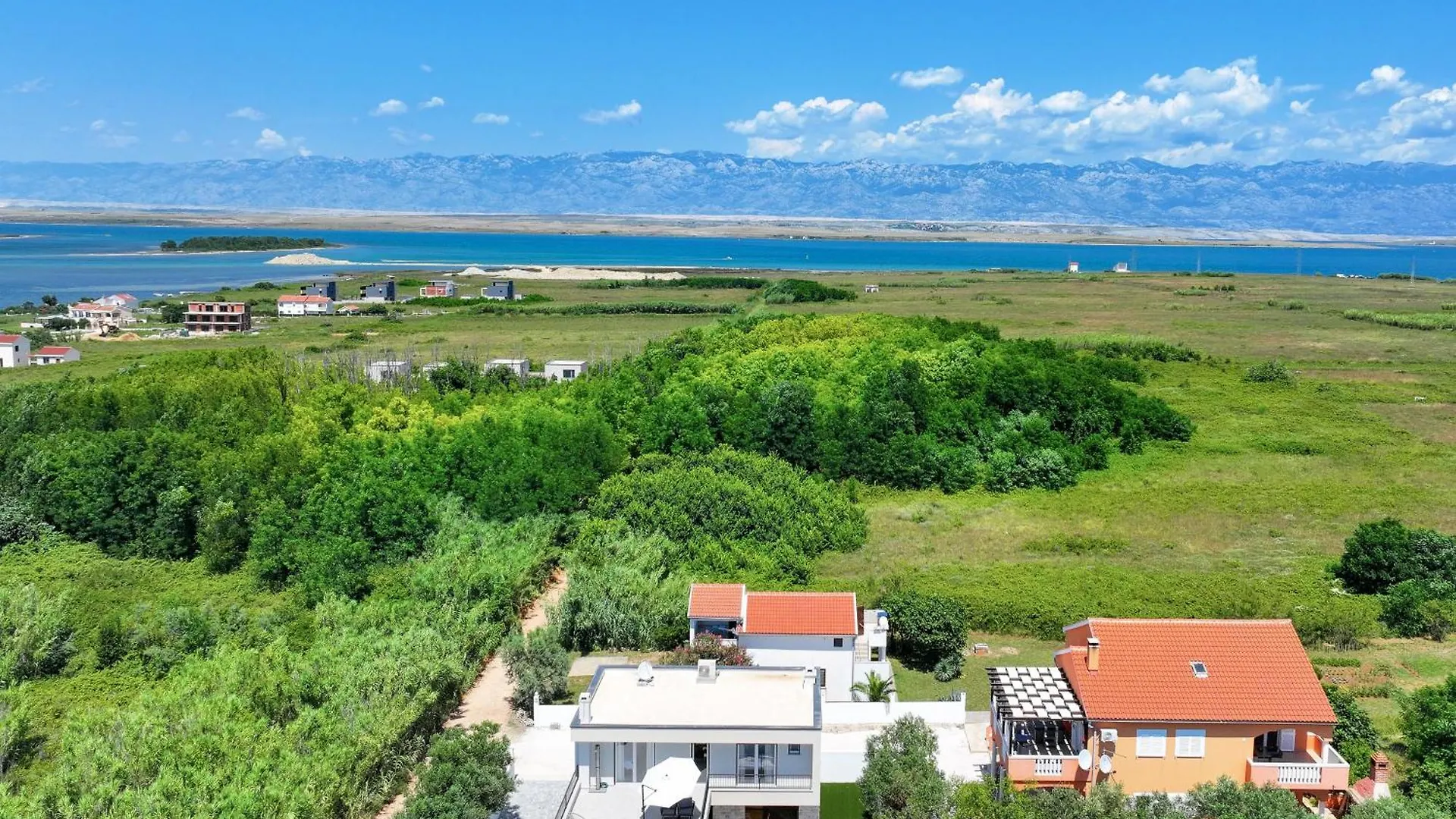 Crowonder Villa Bura With Heated Swimming Pool And Jacuzzi Privlaka