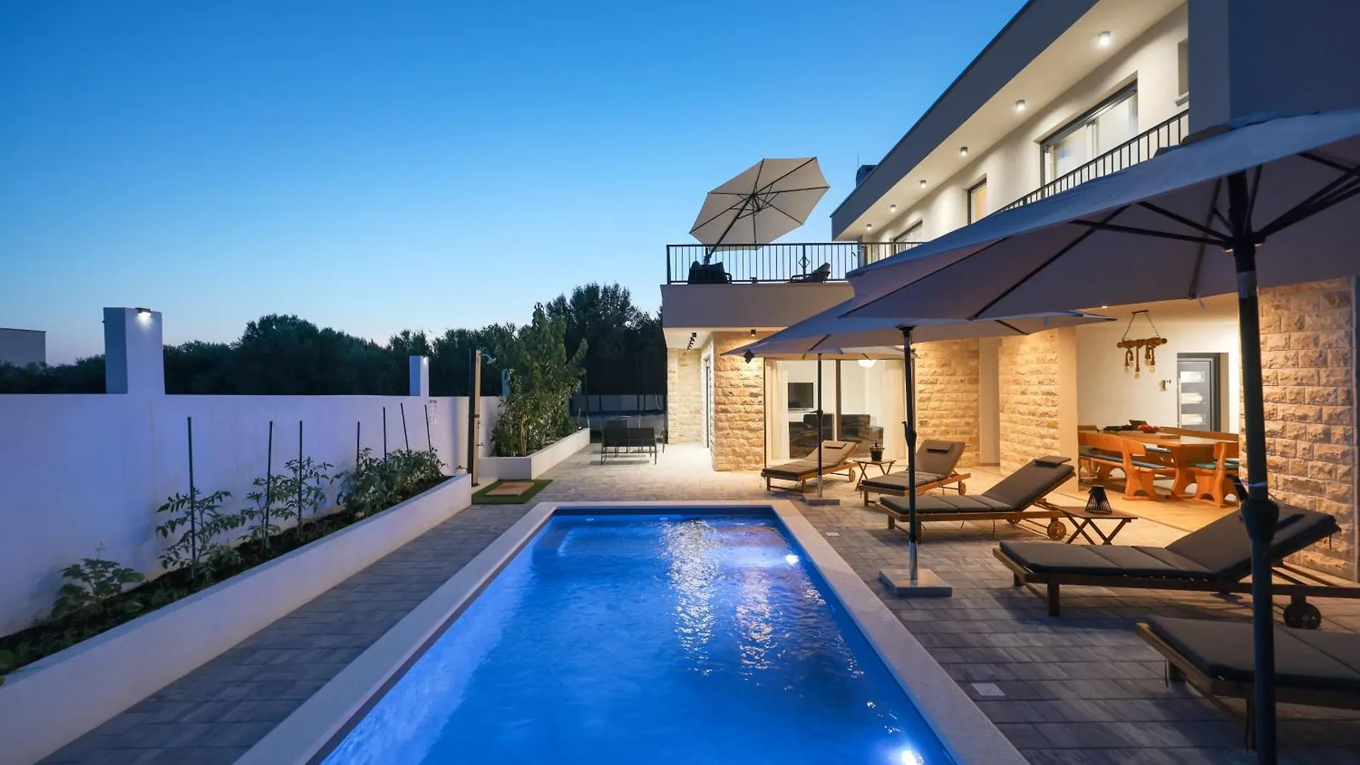 Crowonder Villa Bura With Heated Swimming Pool And Jacuzzi Privlaka