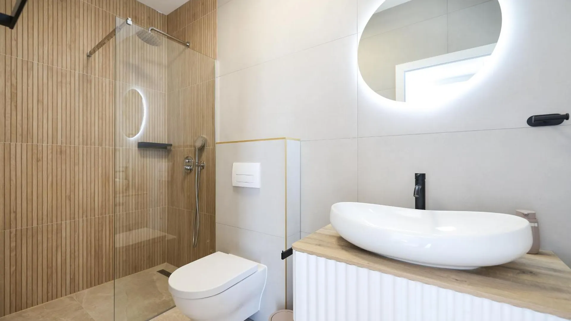 Crowonder Villa Bura With Heated Swimming Pool And Jacuzzi Privlaka