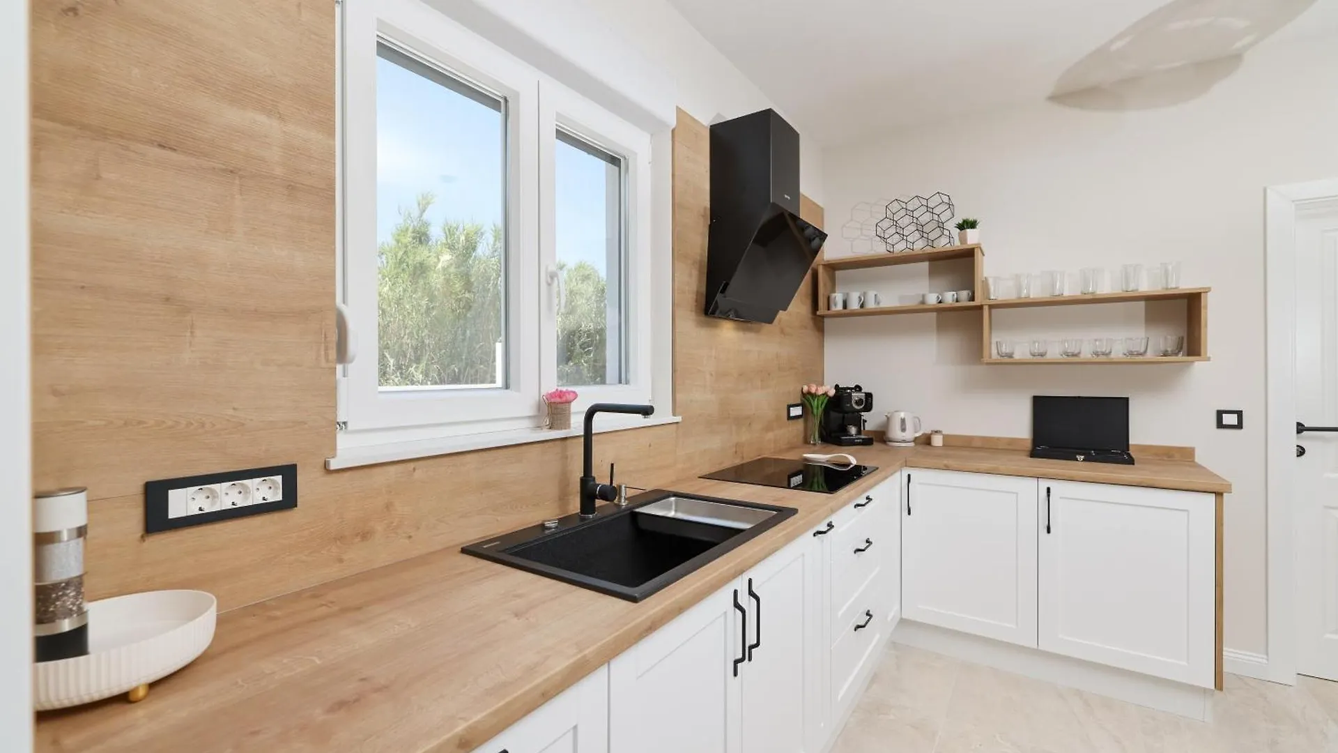 Crowonder Villa Bura With Heated Swimming Pool And Jacuzzi Privlaka  0*, Privlaka (Zadar) Kroatien