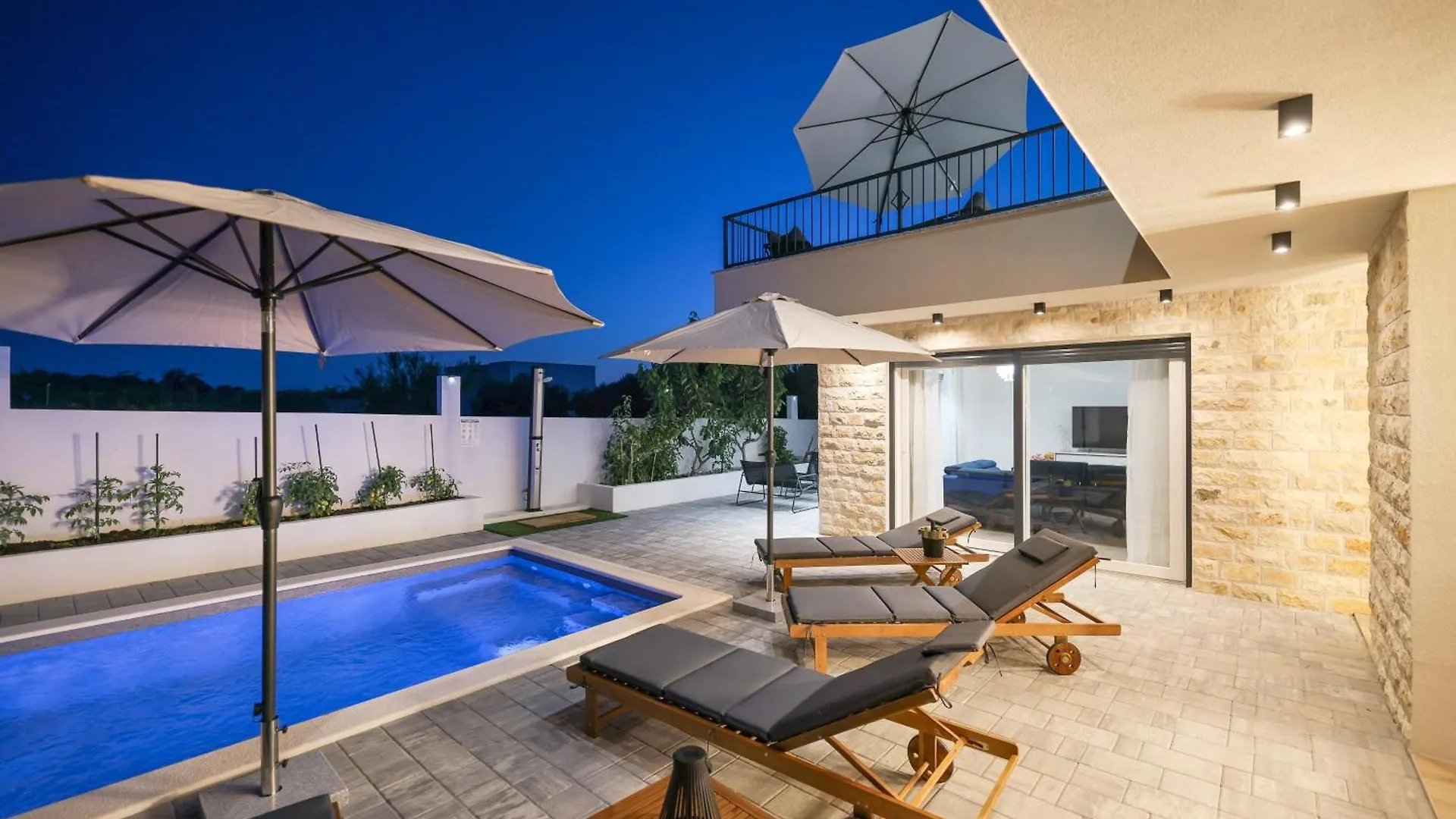 Crowonder Villa Bura With Heated Swimming Pool And Jacuzzi Privlaka  Kroatien