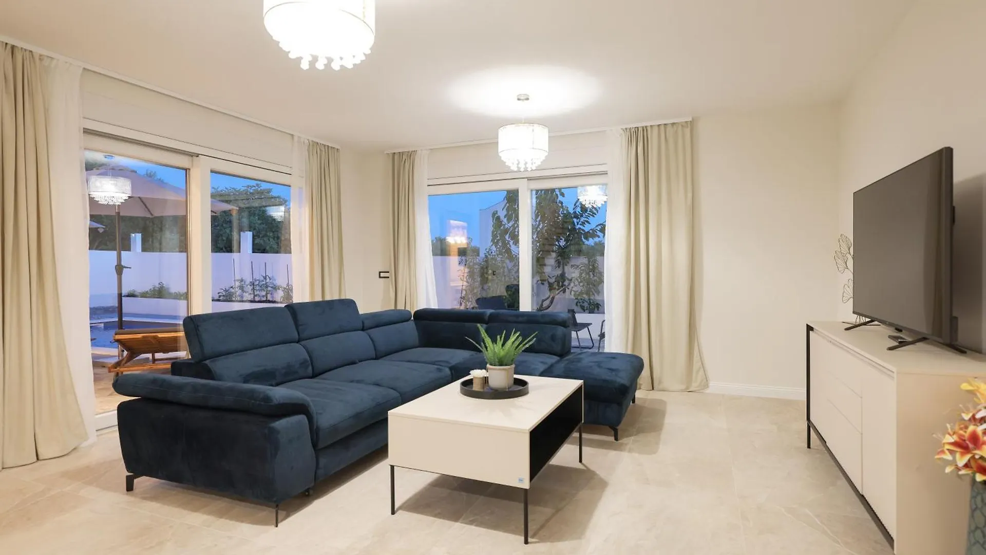 Crowonder Villa Bura With Heated Swimming Pool And Jacuzzi Privlaka  Privlaka (Zadar)