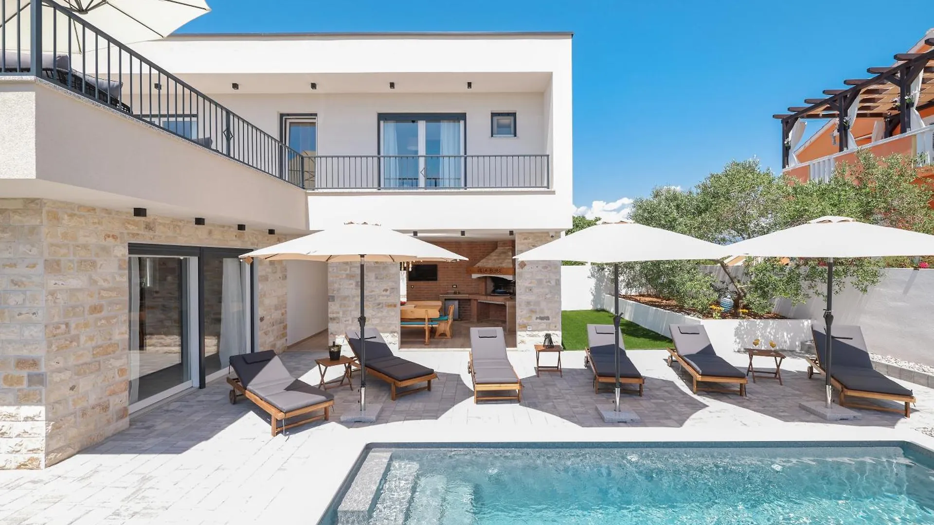 Crowonder Villa Bura With Heated Swimming Pool And Jacuzzi Privlaka