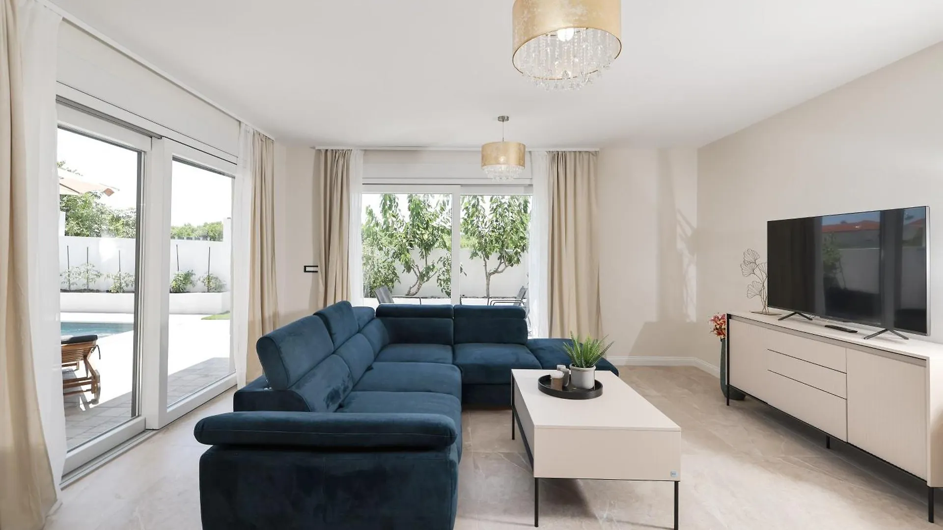 Crowonder Villa Bura With Heated Swimming Pool And Jacuzzi Privlaka