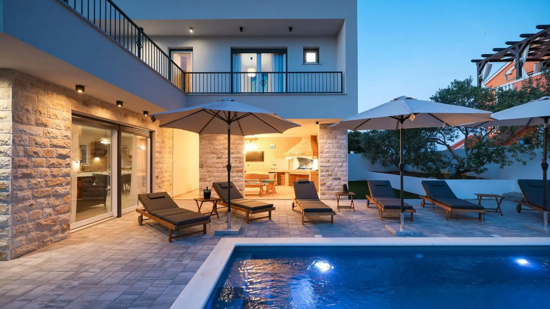 Crowonder Villa Bura With Heated Swimming Pool And Jacuzzi Privlaka