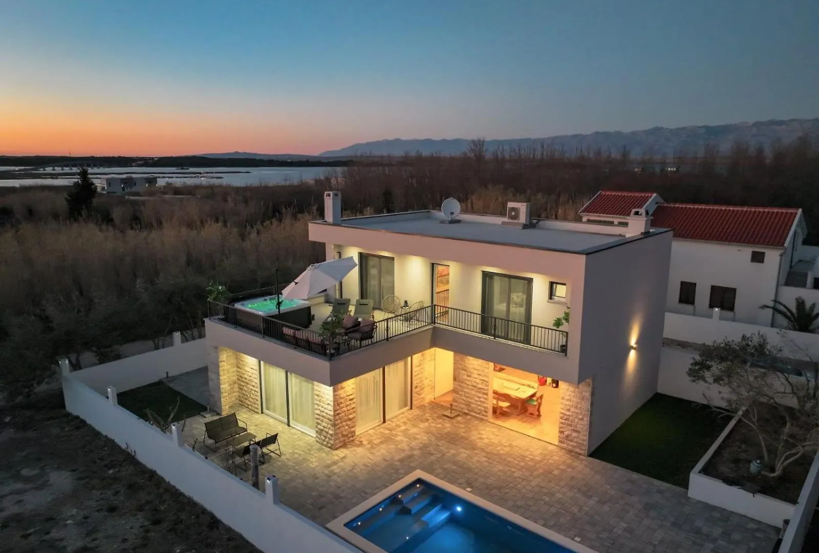 Crowonder Villa Bura With Heated Swimming Pool And Jacuzzi Privlaka