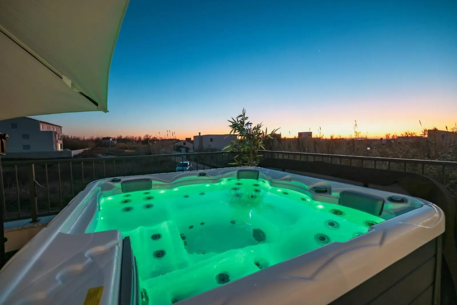 Crowonder Villa Bura With Heated Swimming Pool And Jacuzzi Privlaka