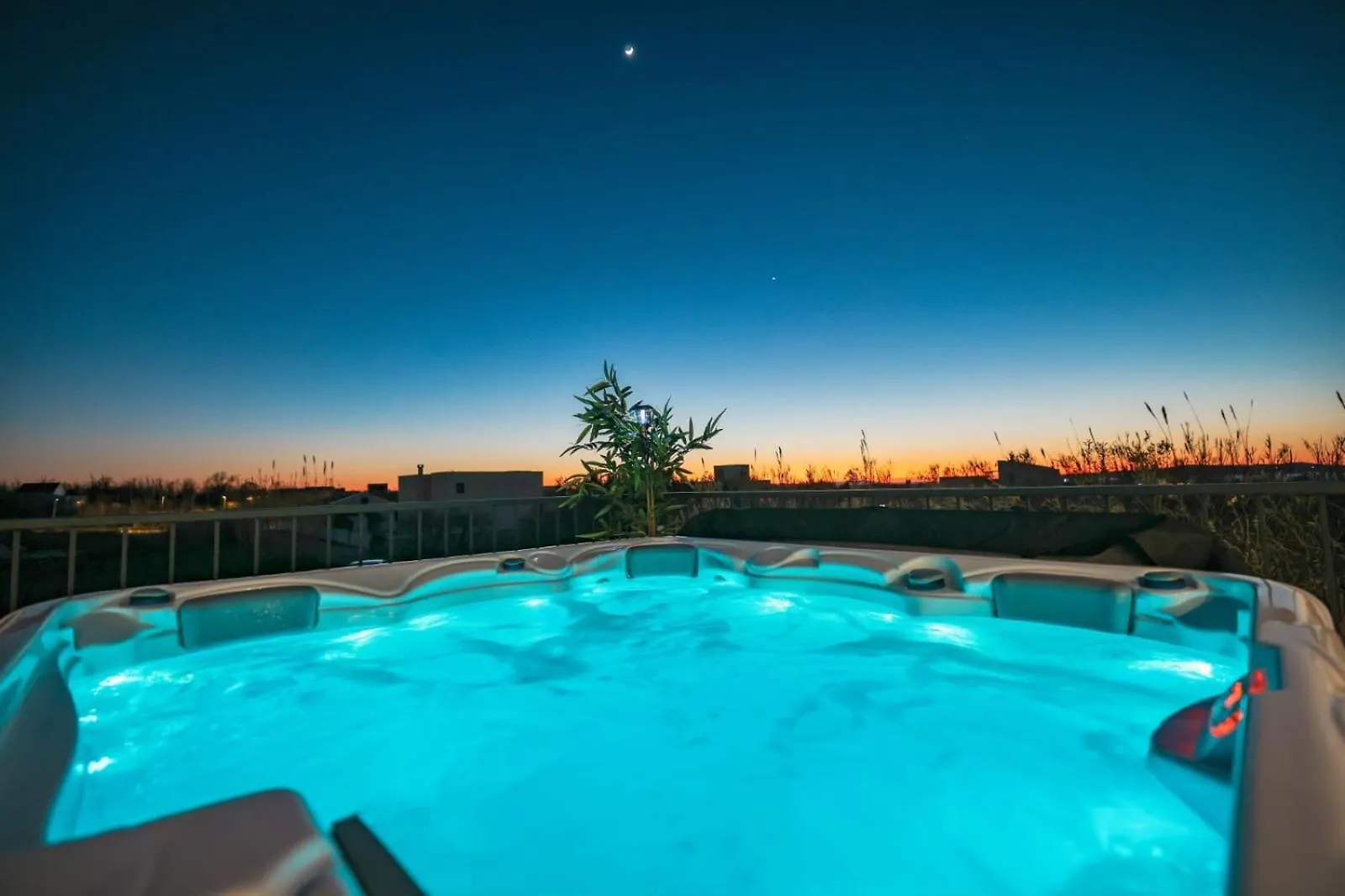 Crowonder Villa Bura With Heated Swimming Pool And Jacuzzi Privlaka  0*, Privlaka (Zadar)